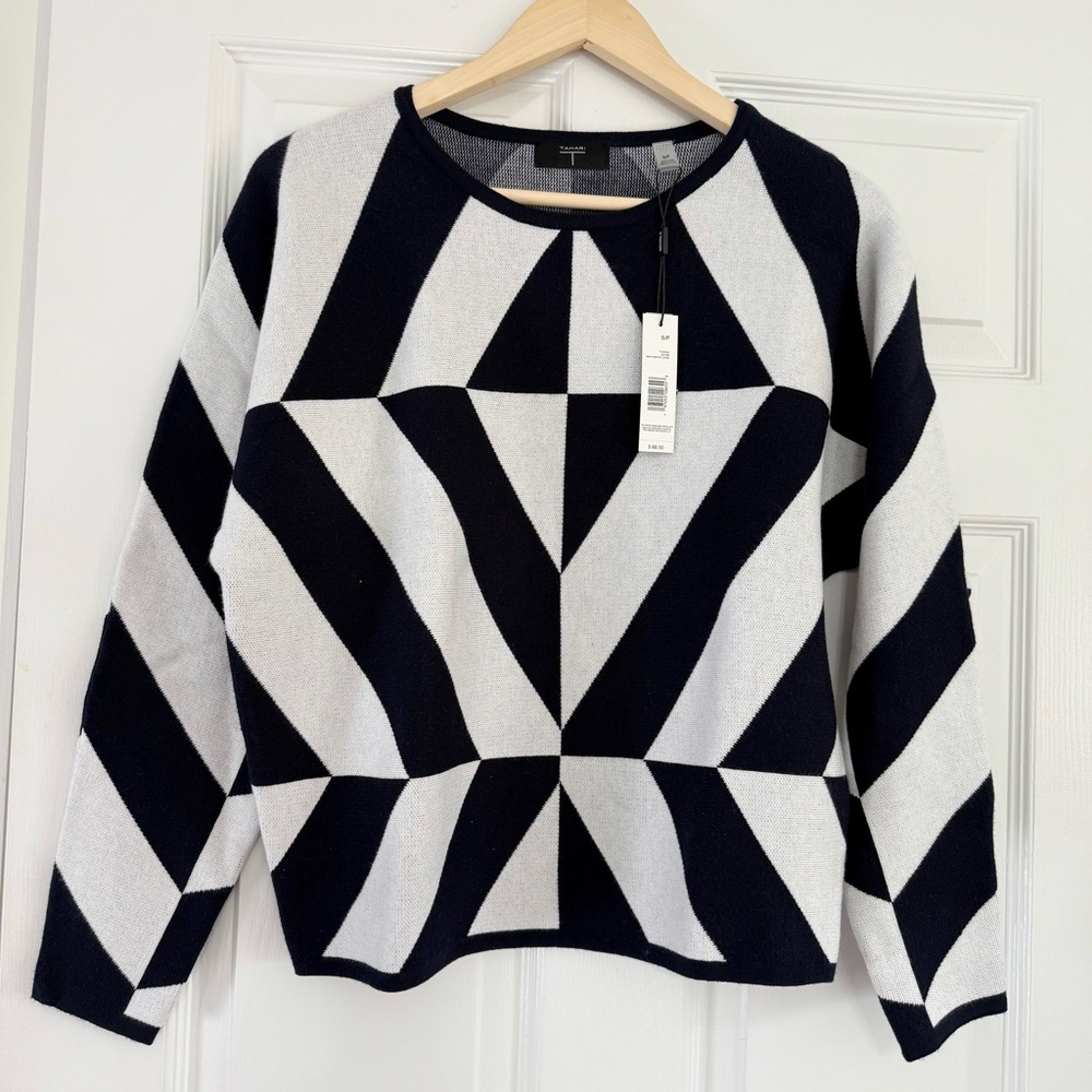 NEW Tahari Geometric Dark Navy and White Soft Sweater Size Small Petite